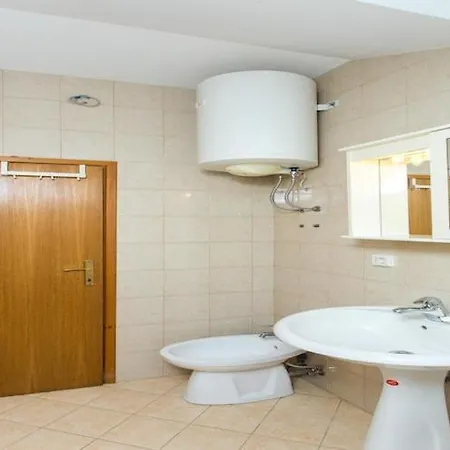 Maslina - Two Bedroom With Terrace And Garden View