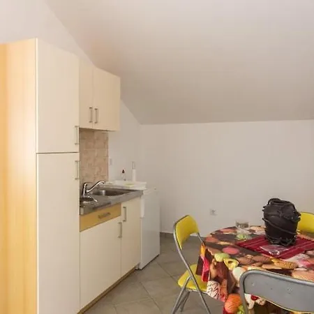 Maslina - Two Bedroom With Terrace And Garden View Apartament