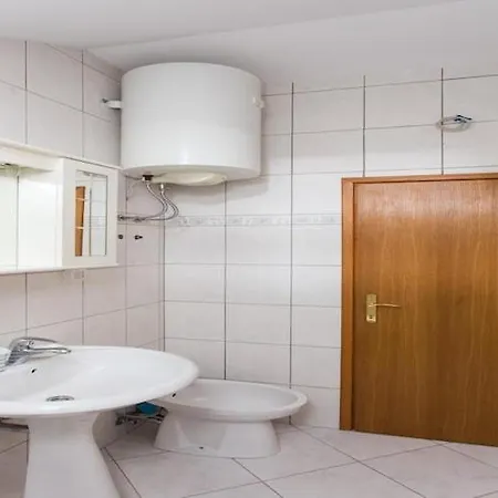 Maslina - Two Bedroom With Terrace And Garden View Appartamento Čilipi