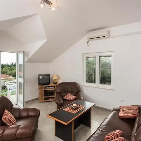 Maslina - Two Bedroom With Terrace And Garden View