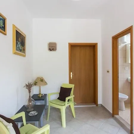 Maslina - Two Bedroom With Terrace And Garden View Čilipi