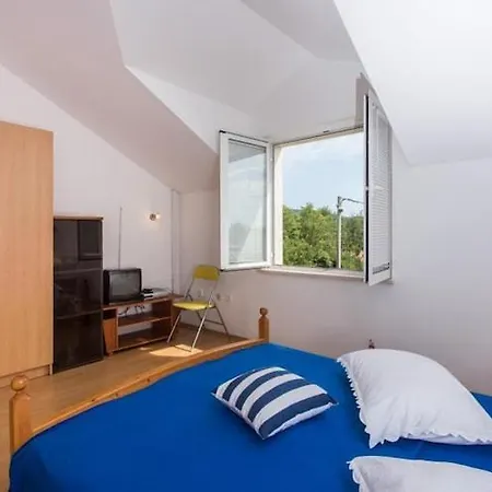 Appartamento Maslina - Two Bedroom With Terrace And Garden View