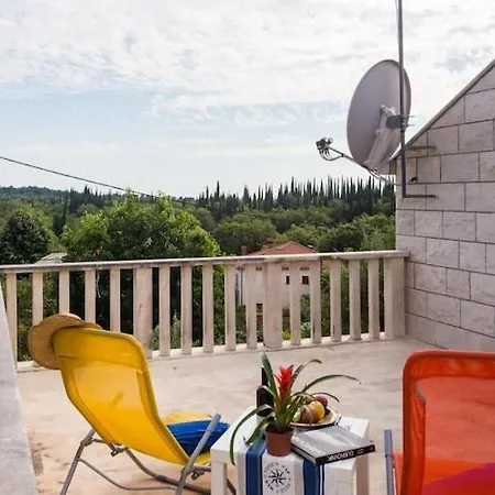 Maslina - Two Bedroom With Terrace And Garden View Čilipi