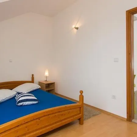 Appartamento Maslina - Two Bedroom With Terrace And Garden View Čilipi