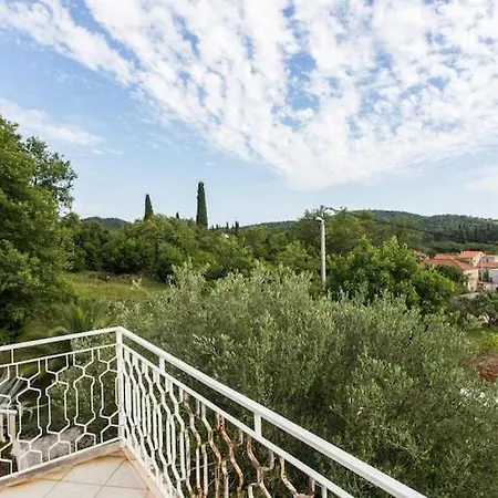 Appartamento Maslina - Two Bedroom With Terrace And Garden View *