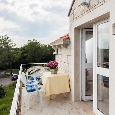 Appartamento Maslina - Two Bedroom With Terrace And Garden View *